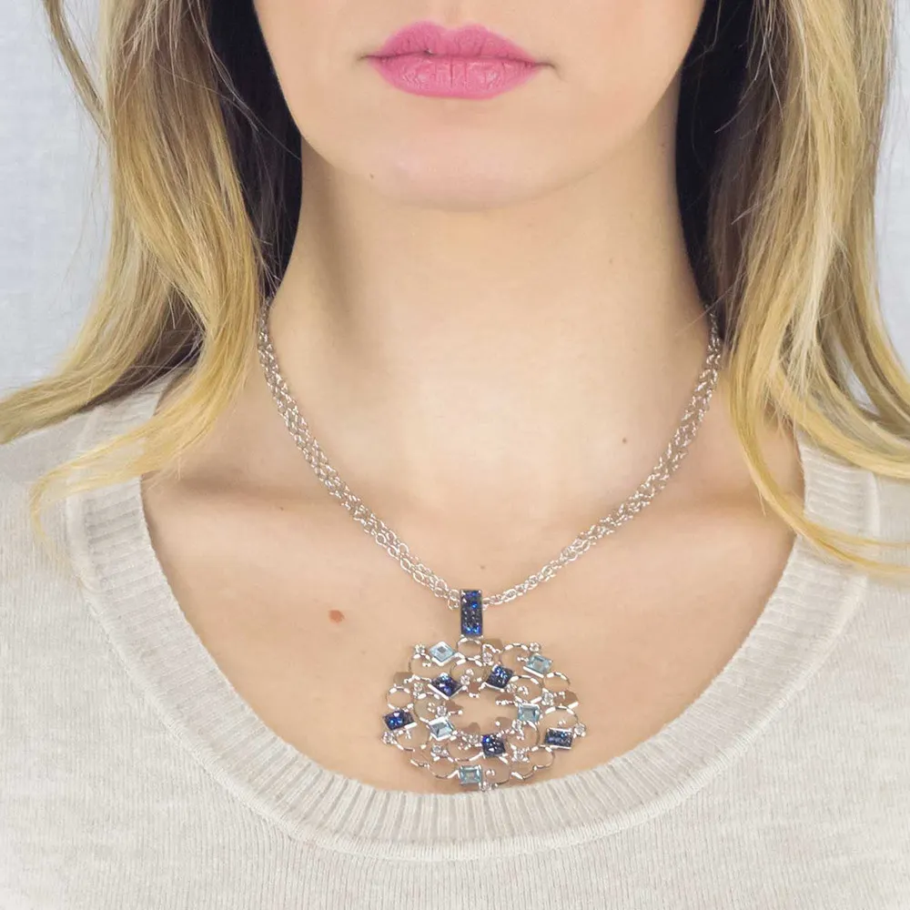 Collana rodiata con rosone in Swarovski crystal rock blu montata  XGR482